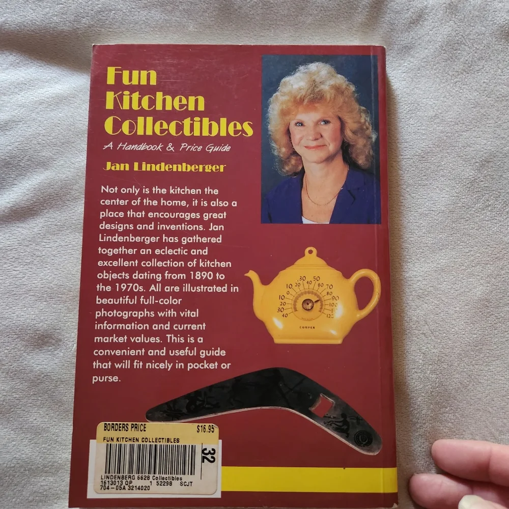 Fun Kitchen Collectibles A Handbook & Price Guide Paperback Published 1996